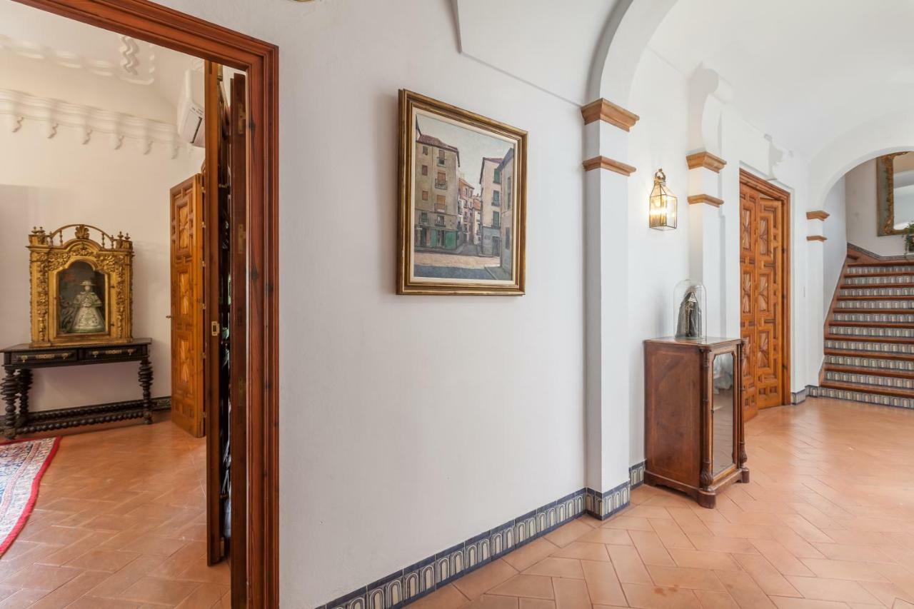 Villa Elvira, Exclusive Pool And Gardens In The Heart Of Sevilla ภายนอก รูปภาพ