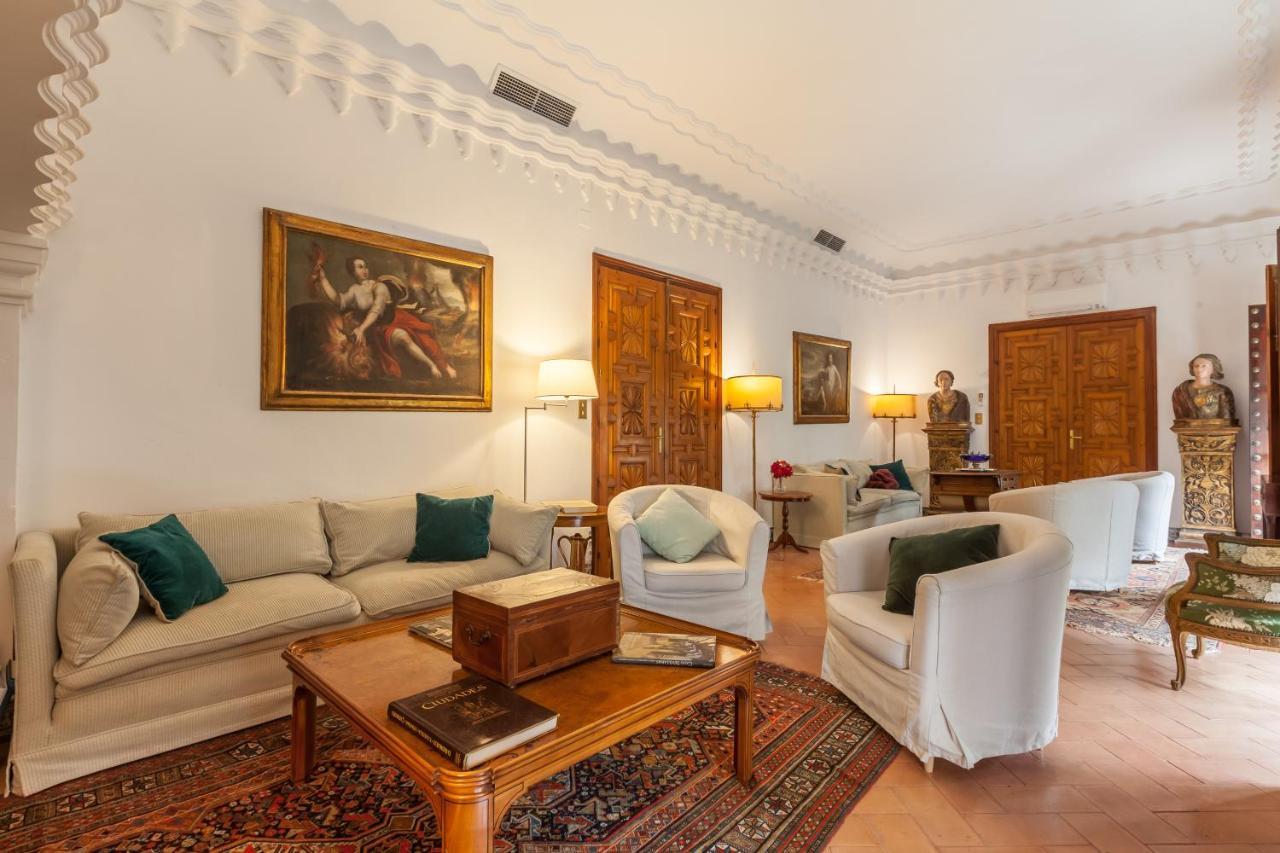 Villa Elvira, Exclusive Pool And Gardens In The Heart Of Sevilla ภายนอก รูปภาพ